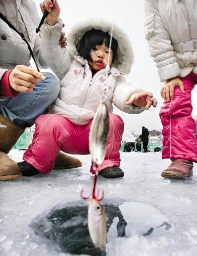 ทัวร์เกาหลี 5 วัน 3 คืน Ice Fish ตกปลา (พักสกีรีสอร์ทหรู 5 ดาว, อาหารอร่อย) บิน Korean Air